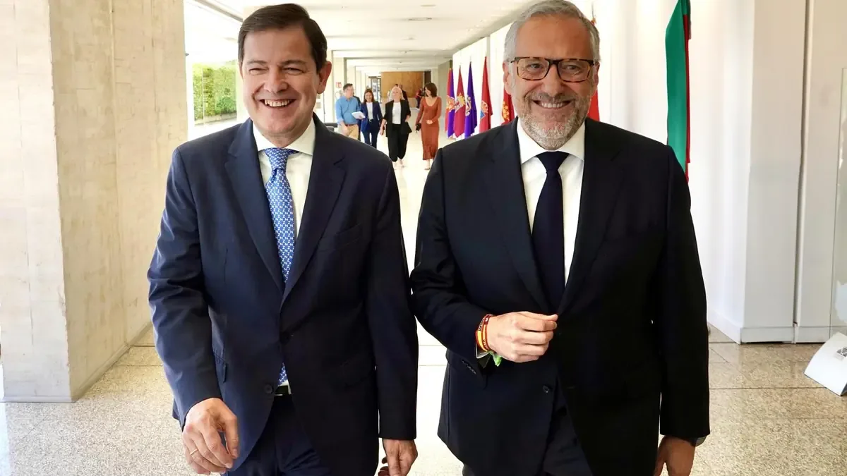 El pacto entre PP y Vox incluye dos vicepresidencias y 10 consejerías, reforzando la estabilidad del gobierno regional.