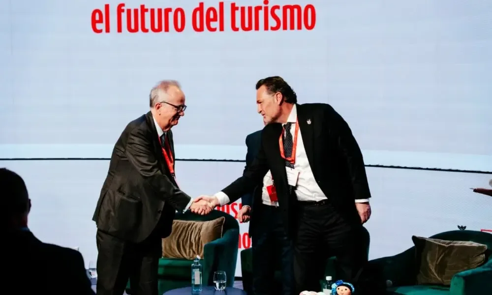 Mauricio Kuri en el Foro Santander, promoviendo inversión turística en Madrid.