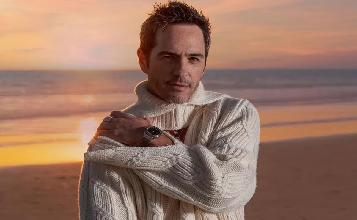 Mauricio Ochmann en la alfombra roja de "Una familia a la deriva".