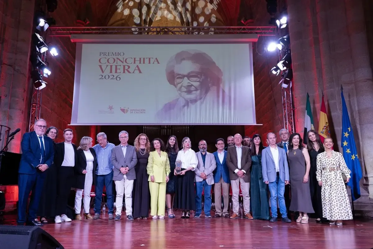 La exdirectora del Museo ESMA recibe el III Premio Conchita Viera en Cáceres.