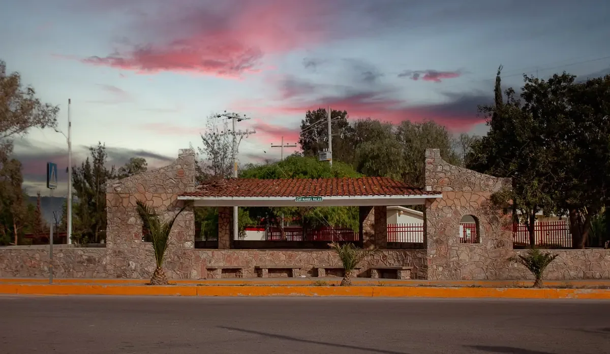 La Cámara Mexicana de la Industria de la Construcción pide fortalecer la economía local asegurando contratos para constructoras potosinas.