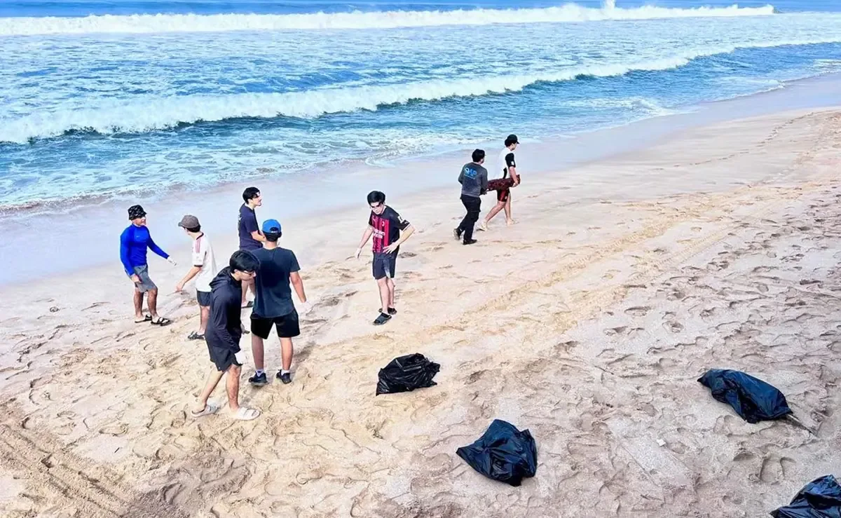 El huracán Simón ha provocado la acumulación de residuos peligrosos en las playas, afectando el turismo.