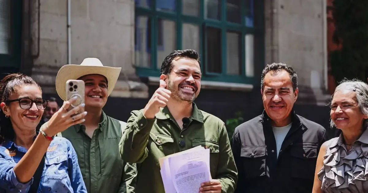 Jorge Álvarez Máynez destaca la intervención del gobierno estatal contra sus alcaldes en Veracruz mientras se evalúa el retiro de su fuero.