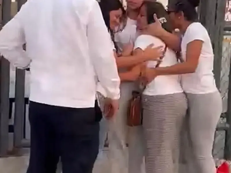 Su liberación se da tras protestas ciudadanas y apoyo familiar.