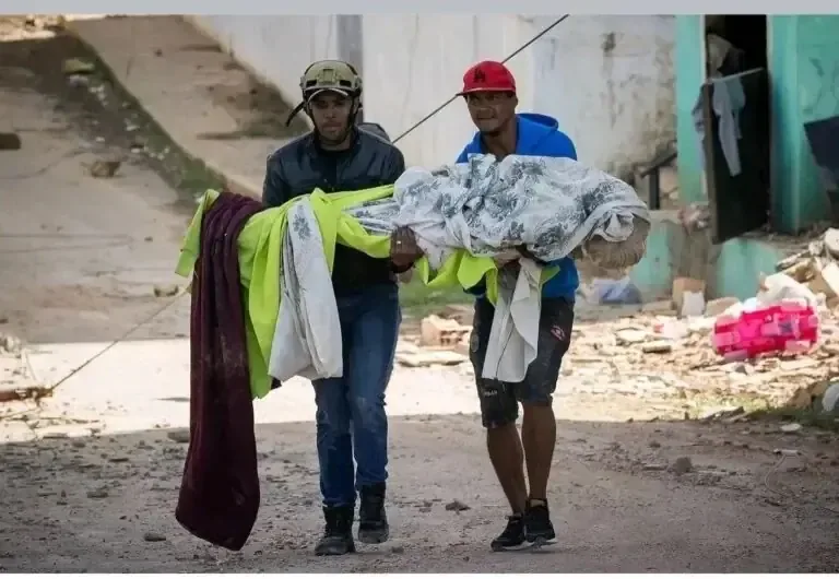En medio de una crisis sísmica, médicos de Cuba ofrecen asistencia vital en Venezuela.