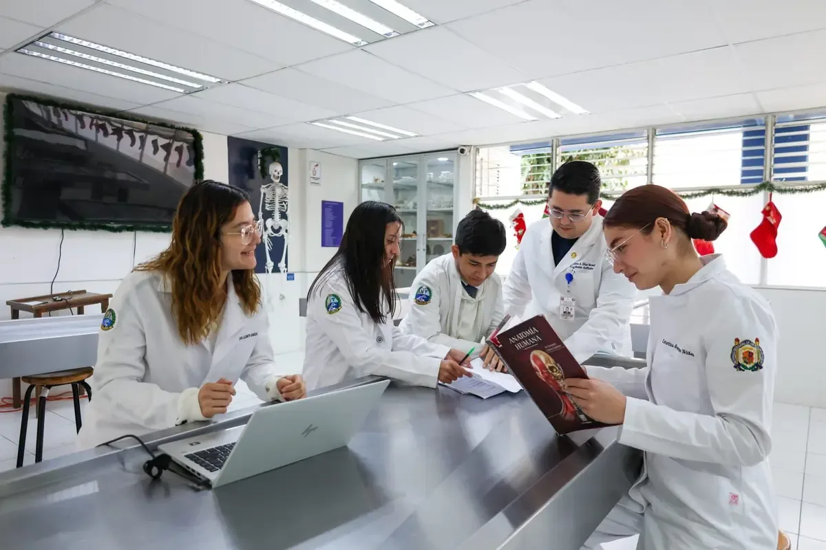 La Facultad de Medicina reafirma su compromiso con la cobertura de salud en Michoacán.