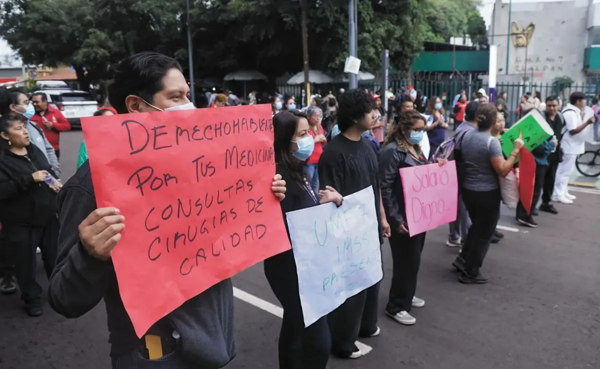Médicos y enfermeras demandan condiciones dignas de trabajo y suministros indispensables en las clínicas.