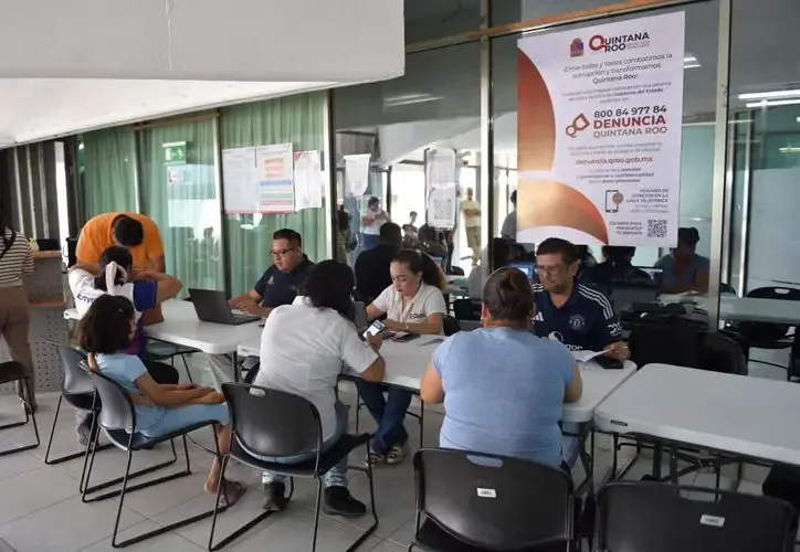 Módulo de atención para inscripciones en Quintana Roo.