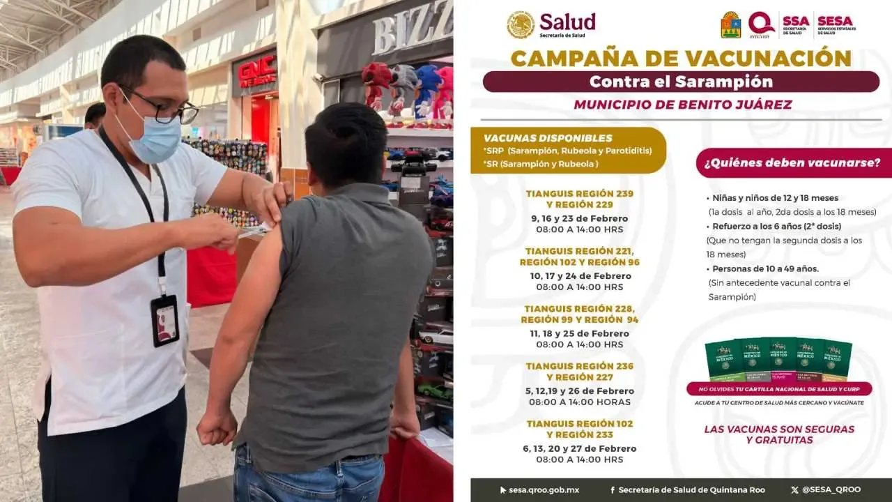 Módulo de vacunación en Plaza Las Américas, Chetumal, para combatir el sarampión.