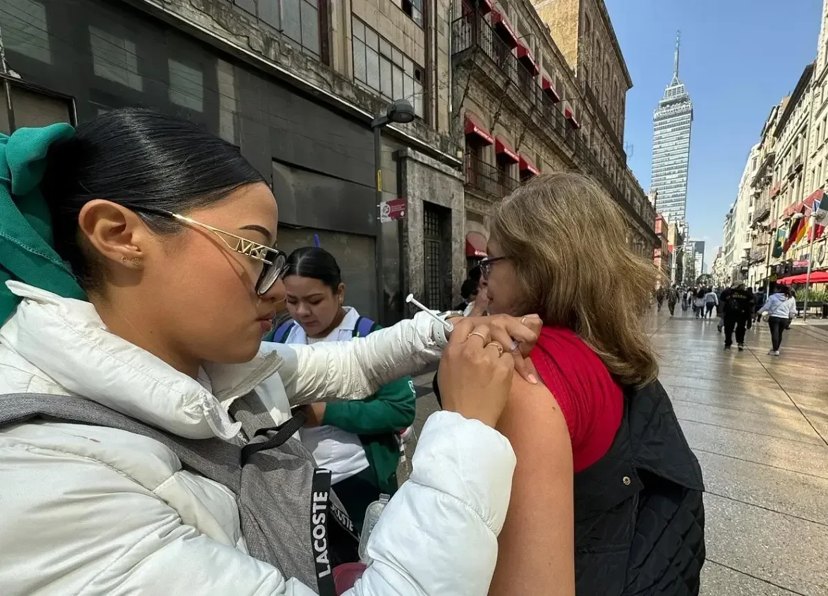 "Módulos de vacunación contra sarampión en la Ciudad de México."