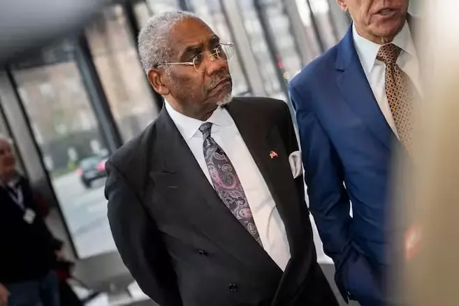 El demócrata Gregory Meeks subraya la importancia de aceptar los resultados electorales en Colombia.