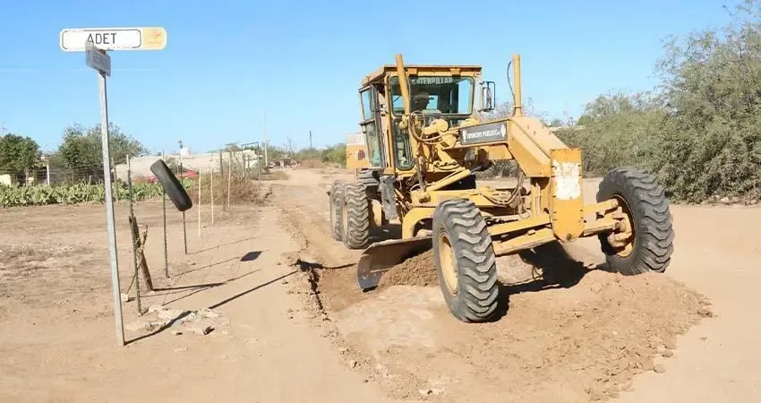 Mejoras en calles de terracería en La Paz, Baja California Sur.
