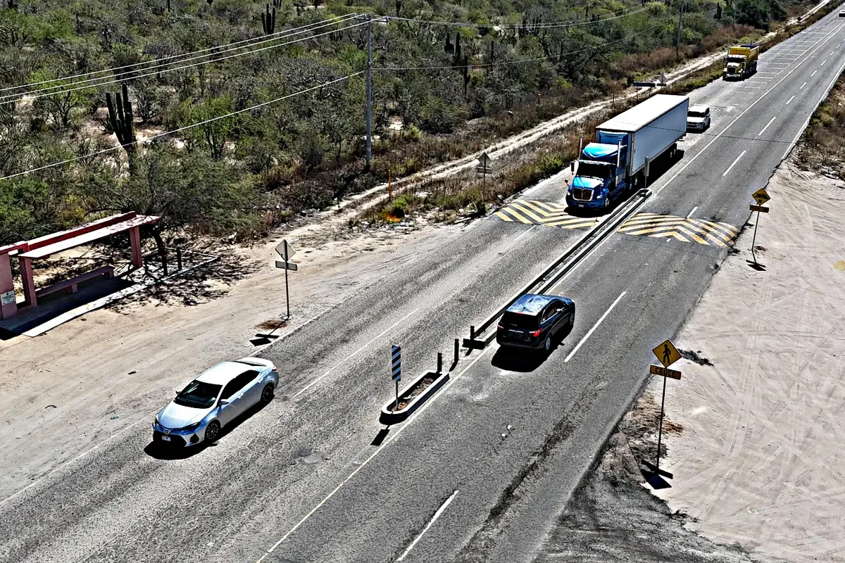 Mejoras en seguridad vial benefician a peatones y conductores en la zona.