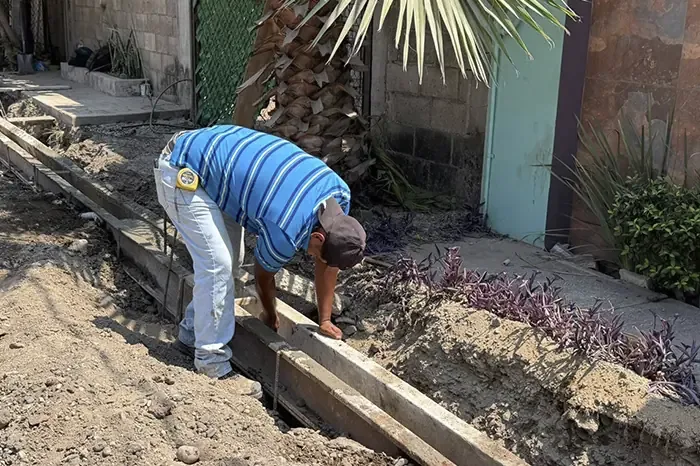 Comenzaron trabajos de pavimentación que beneficiarán a familias del área tras 16 años de gestiones.