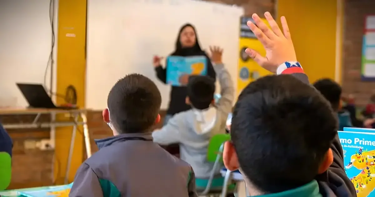 La burocracia administrativa en el sector educativo afecta la calidad de enseñanza y el tiempo de los directivos.