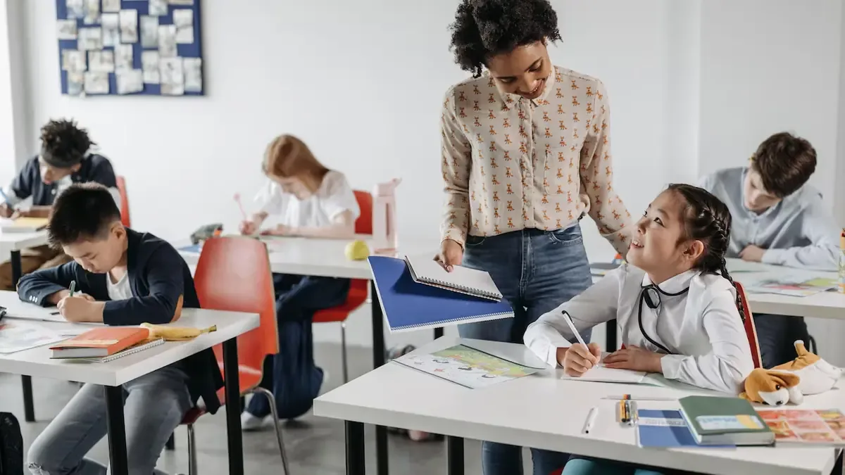 El programa promueve un aprendizaje significativo y retiene a estudiantes con capacidades sobresalientes.