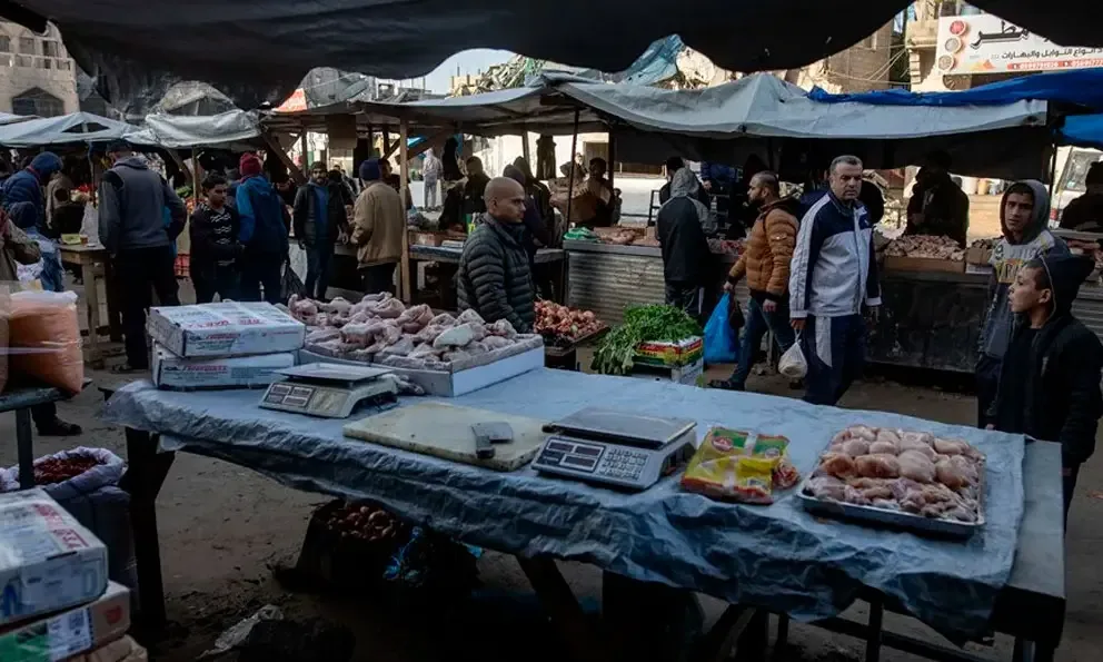Mercados en Gaza: frutas disponibles, pero inalcanzables para muchos.