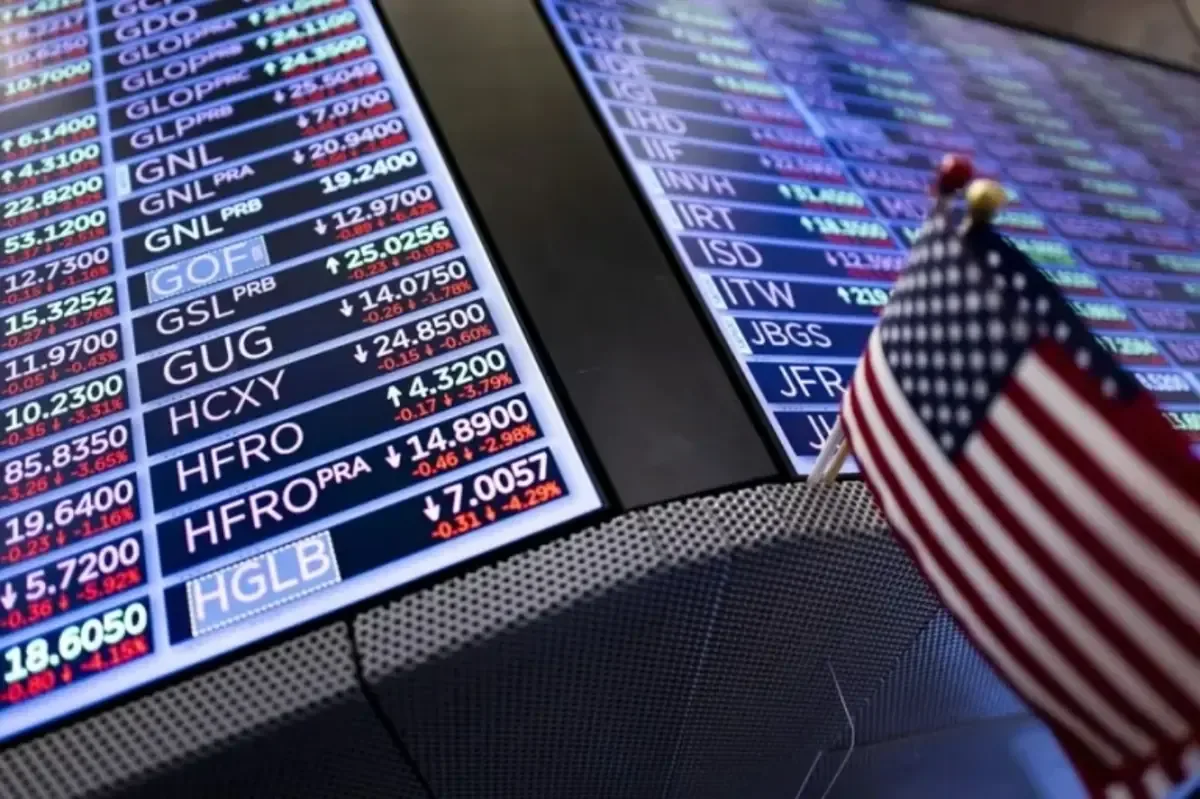 Inversores enfrentan turbulencias por incertidumbres económicas en el mercado.