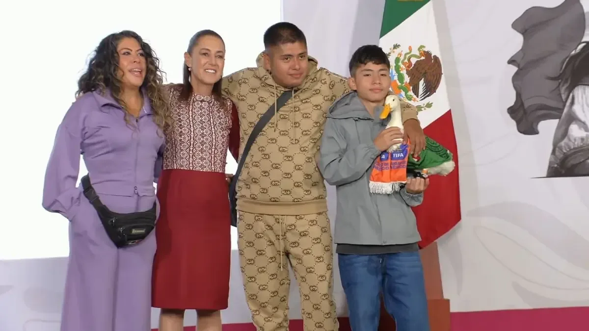La familia de Merlín busca capitalizar la fama del pato tras su participación en la conferencia de la presidenta Claudia Sheinbaum.