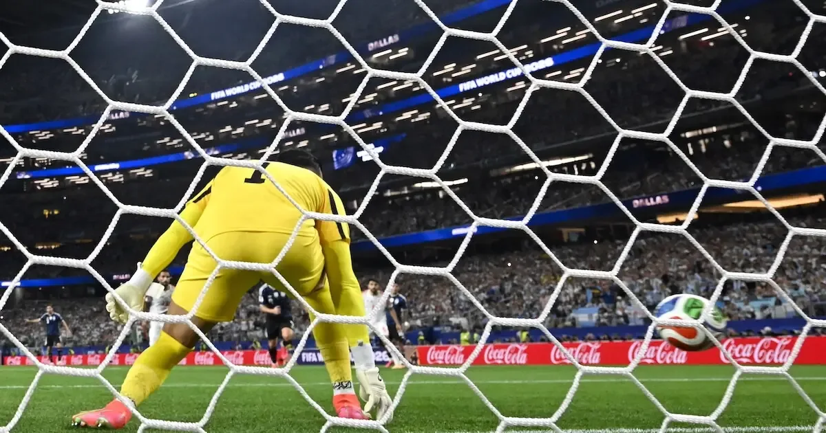 Lionel Messi destaca como máximo goleador del torneo, mientras varios jugadores continúan en la lucha por la cima.