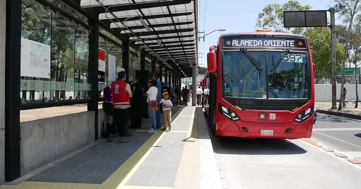 La flota del Metrobús opera sin cierres temporales, asegurando su disponibilidad para los usuarios.