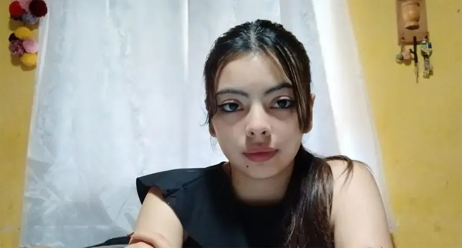 Micaela, víctima de bullying, relata su experiencia y busca motivar a otros jóvenes.