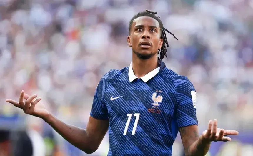 La FIFA no aceptó la apelación de Francia y el jugador queda suspendido.