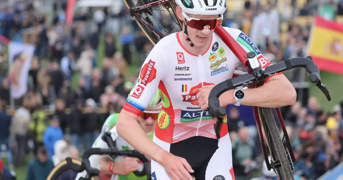 Michael Vanthourenhout se corona campeón en la última carrera de la temporada.