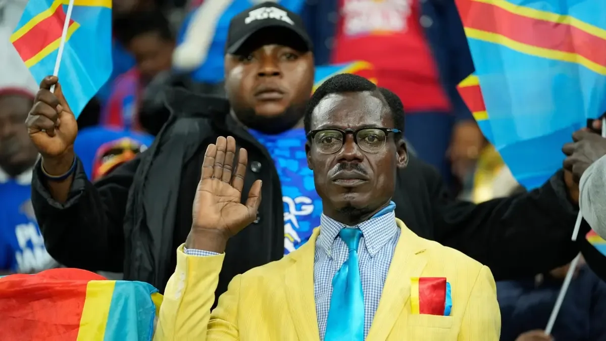 Michel Nkuka Mboladinga, famoso por su actuación como Lumumba, no pudo obtener visa a tiempo.