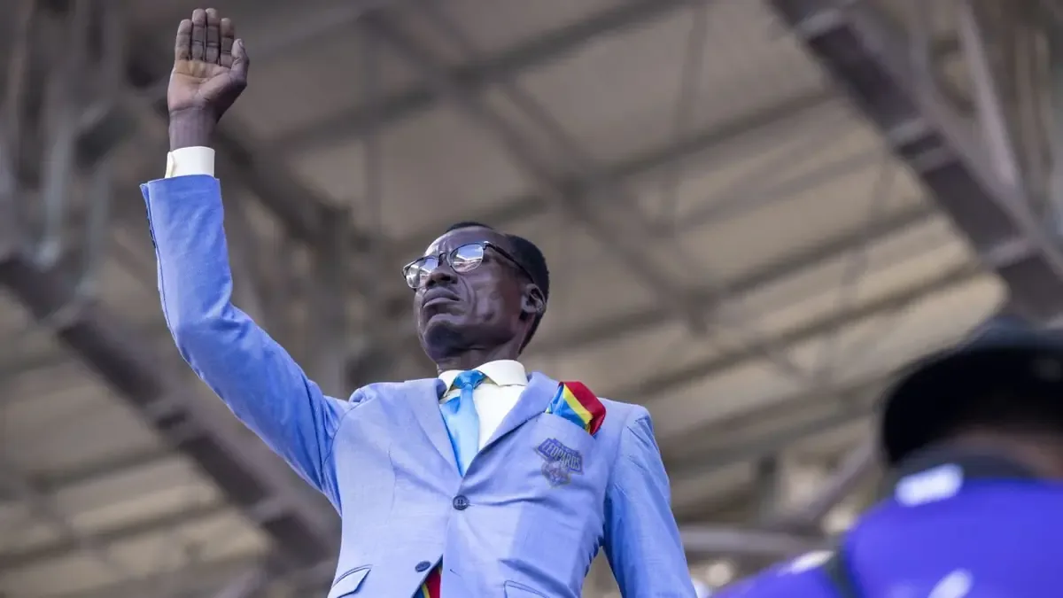 Michel Nkuka Mboladinga no pudo asistir al partido definitorio por problemas de visa.