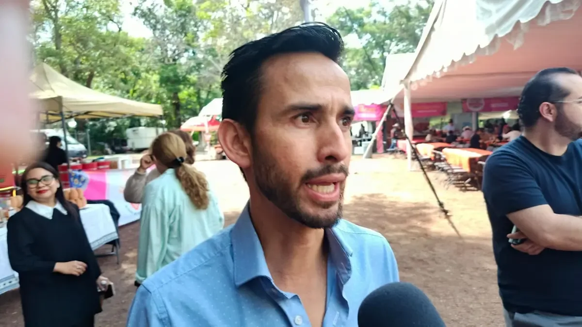La disminución en la producción de mezcal en Michoacán afecta la economía local y la competitividad del sector.