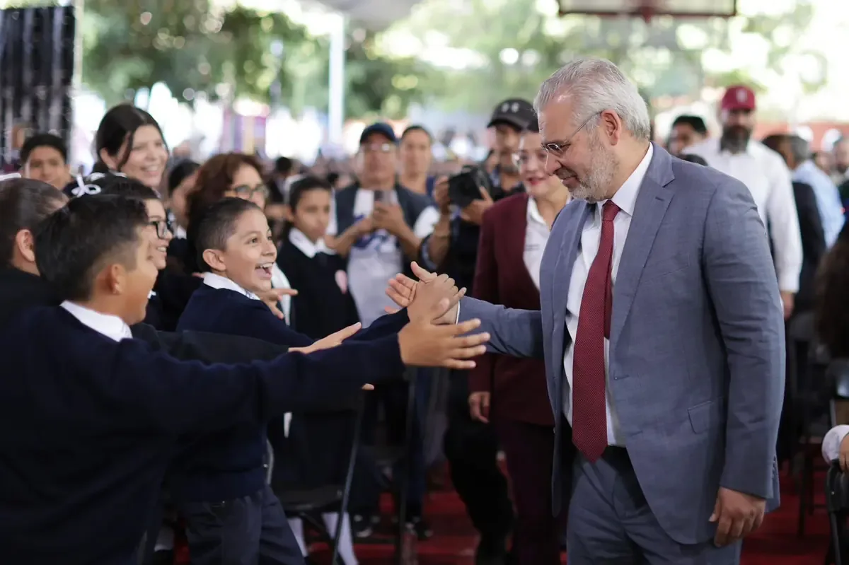 El programa de becas busca garantizar la continuidad educativa en el estado.