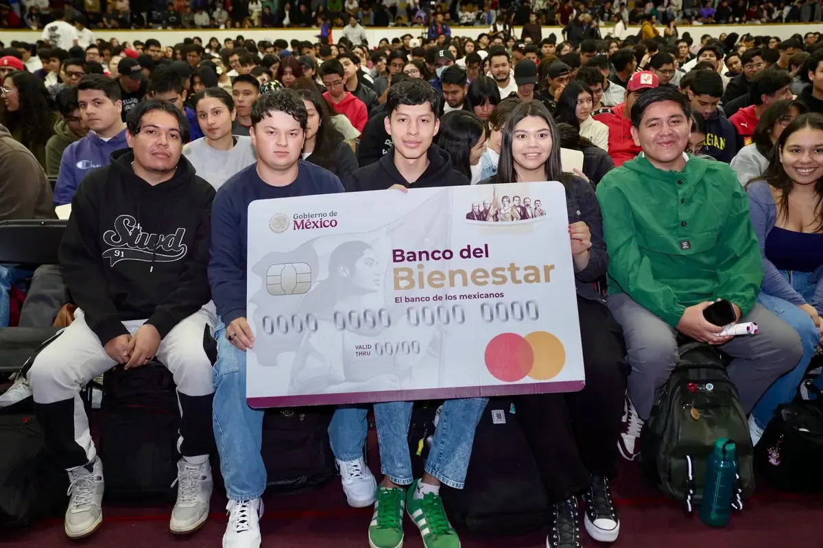 Se implementan becas de transporte y se amplía la Beca Gertrudis Bocanegra en apoyo a jóvenes.