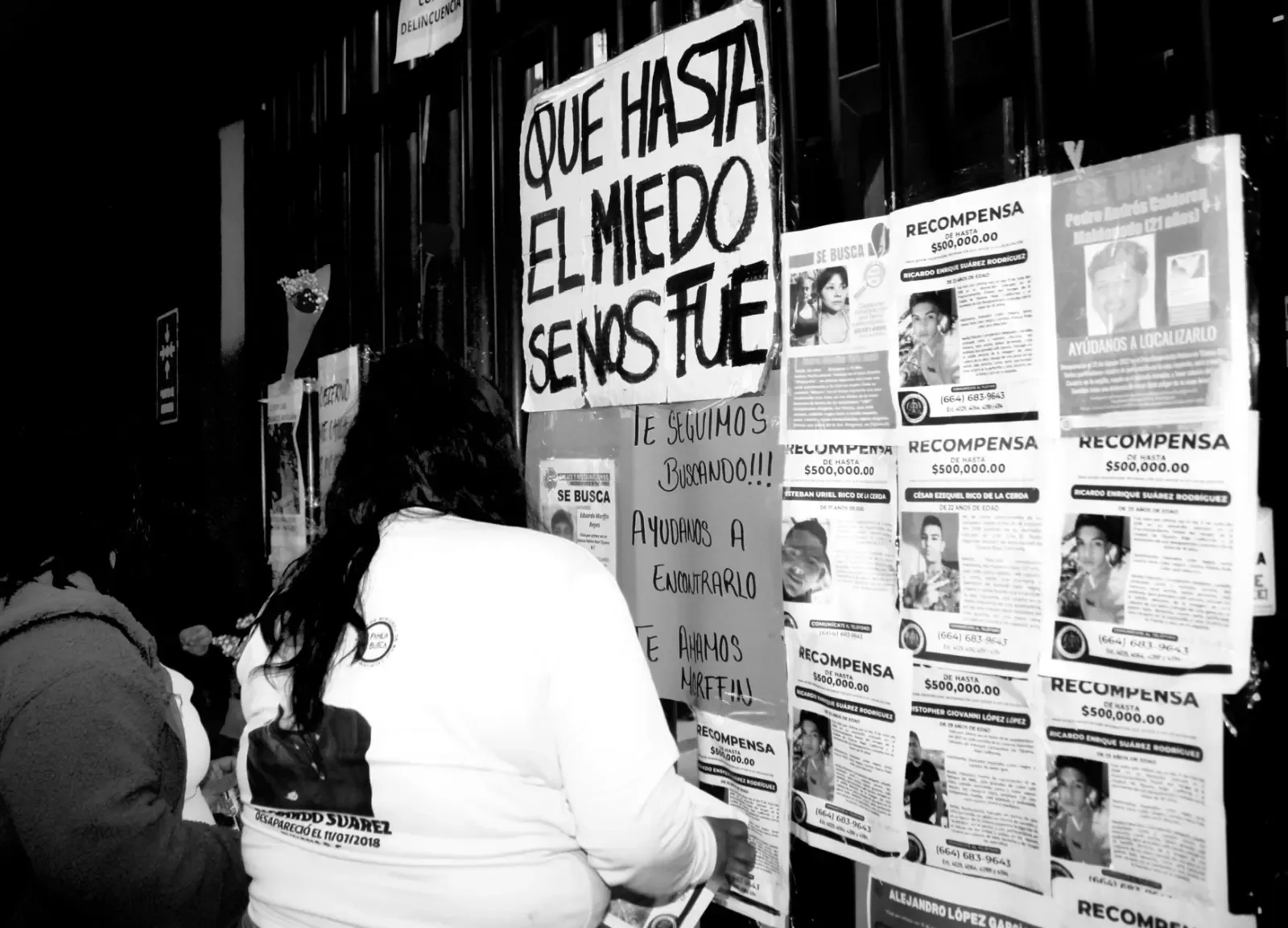 Miembros del Colectivo Justicia y Verdad exigen justicia para familias afectadas.