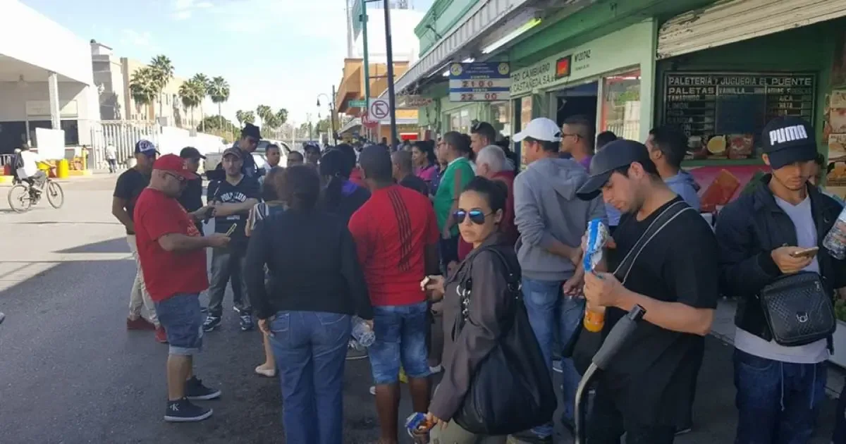 Migrantes cubanos esperan respuesta en albergues en la frontera sur de México.