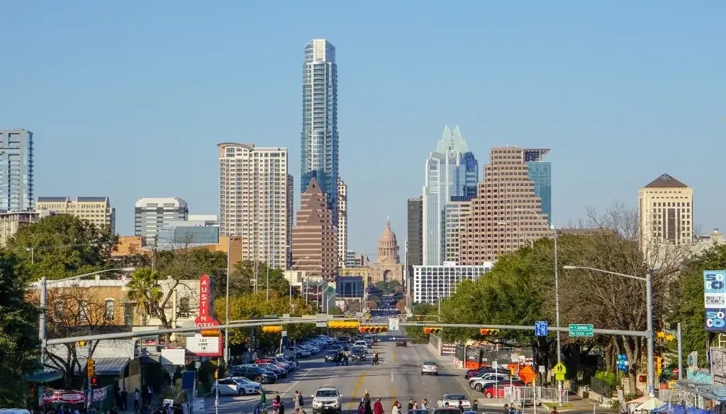 La comunidad migrante enfrenta discriminación y abusos laborales en la construcción en Texas.