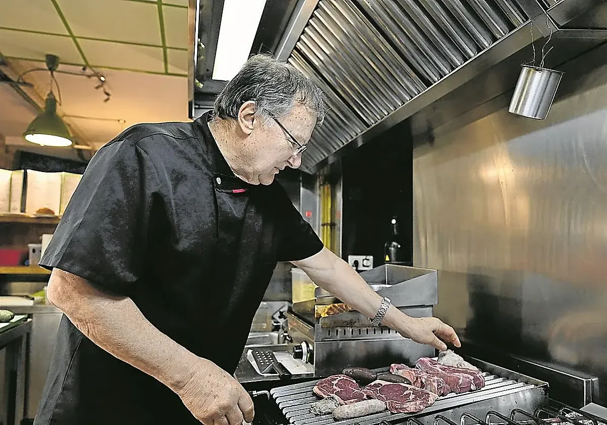 La historia de Miguel Canciani, un parrillero que une tradición argentina y gastronomía mexicana.