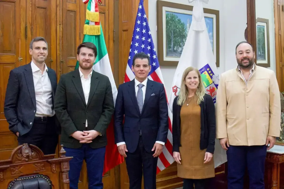 Miguel Flores destaca la importancia de las relaciones internacionales para la inversión en el estado.
