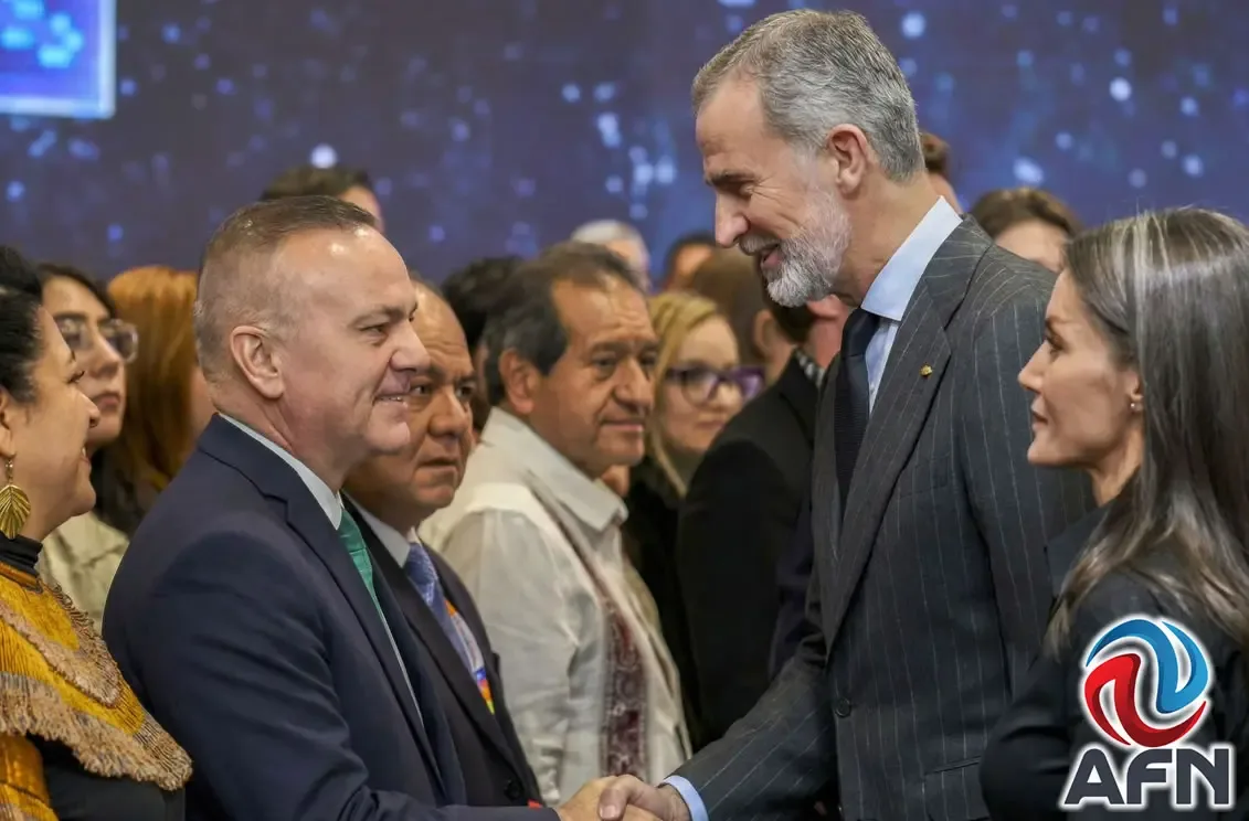 Miguel Ángel Badiola Montaño saluda a los Reyes de España en Madrid.