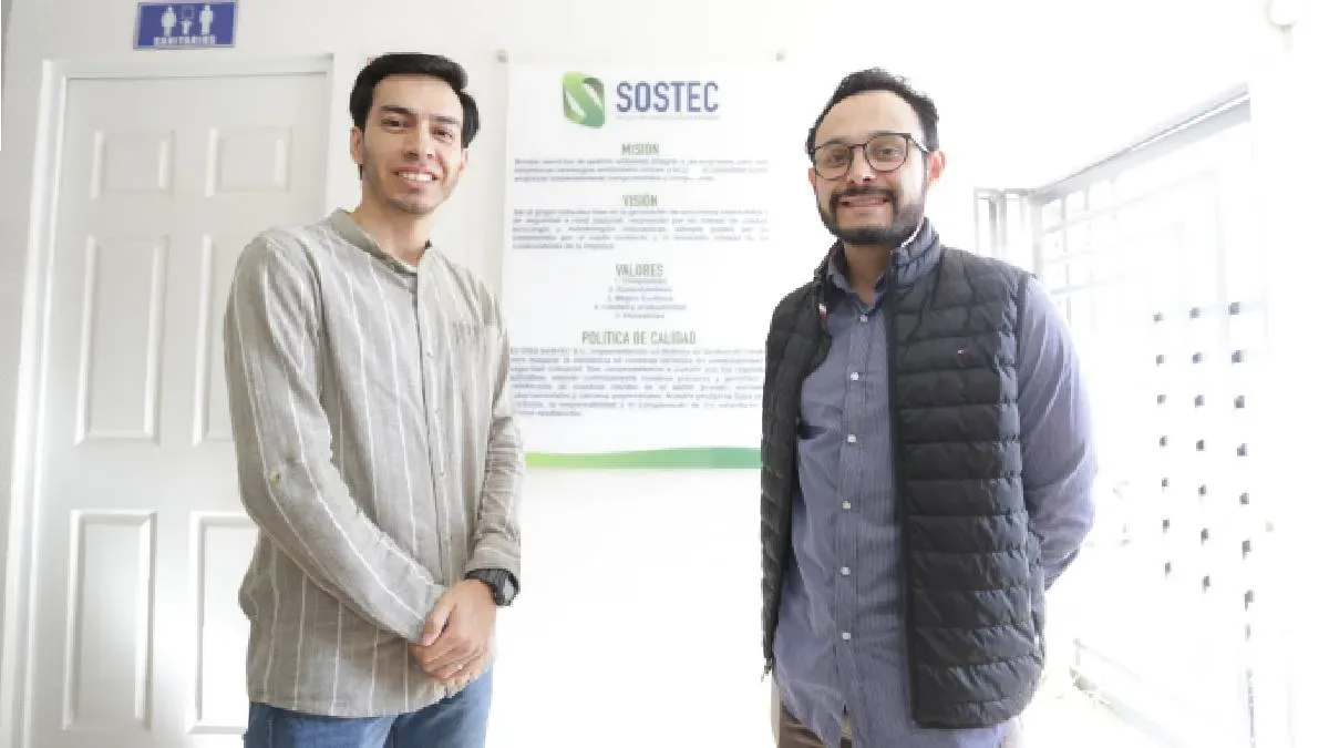 Miguel Ángel Nava Romero, fundador de SOSTEC, en su oficina en León, Guanajuato.