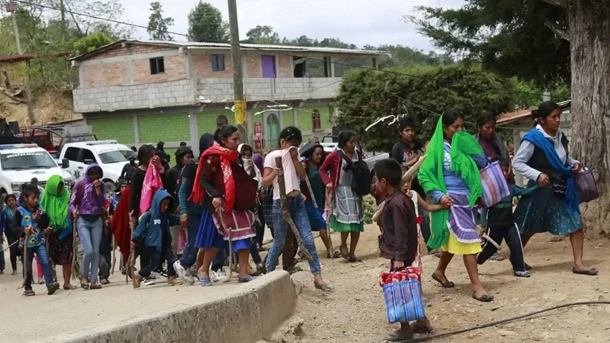 La crisis humanitaria en Chilapa se agrava por ataques y falta de acción gubernamental.
