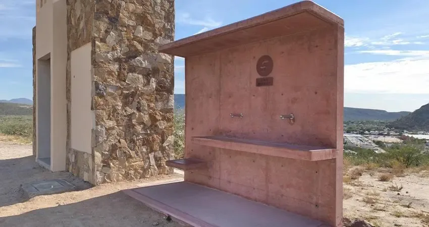 Milena Quiroga Romero presenta el bebedero de Agua del Bienestar en Cerro Atravesado.