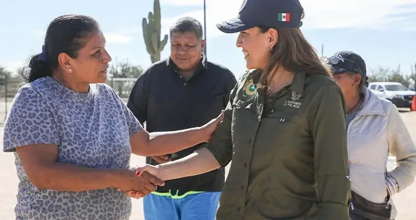 Milena Quiroga supervisando proyectos de infraestructura en La Paz, Baja California Sur.