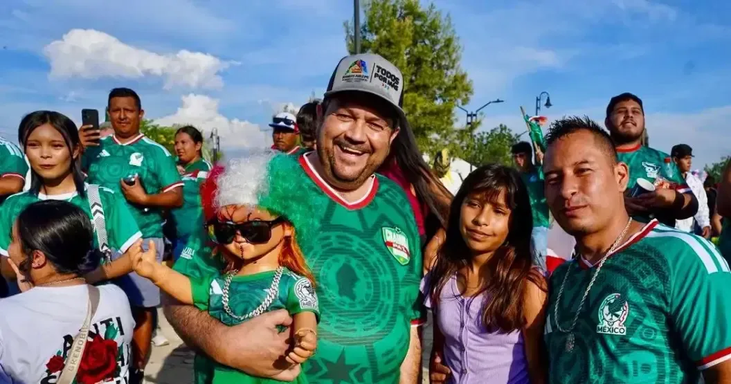 Más de 5 mil personas se reunieron para celebrar el fútbol y la Selección Mexicana.