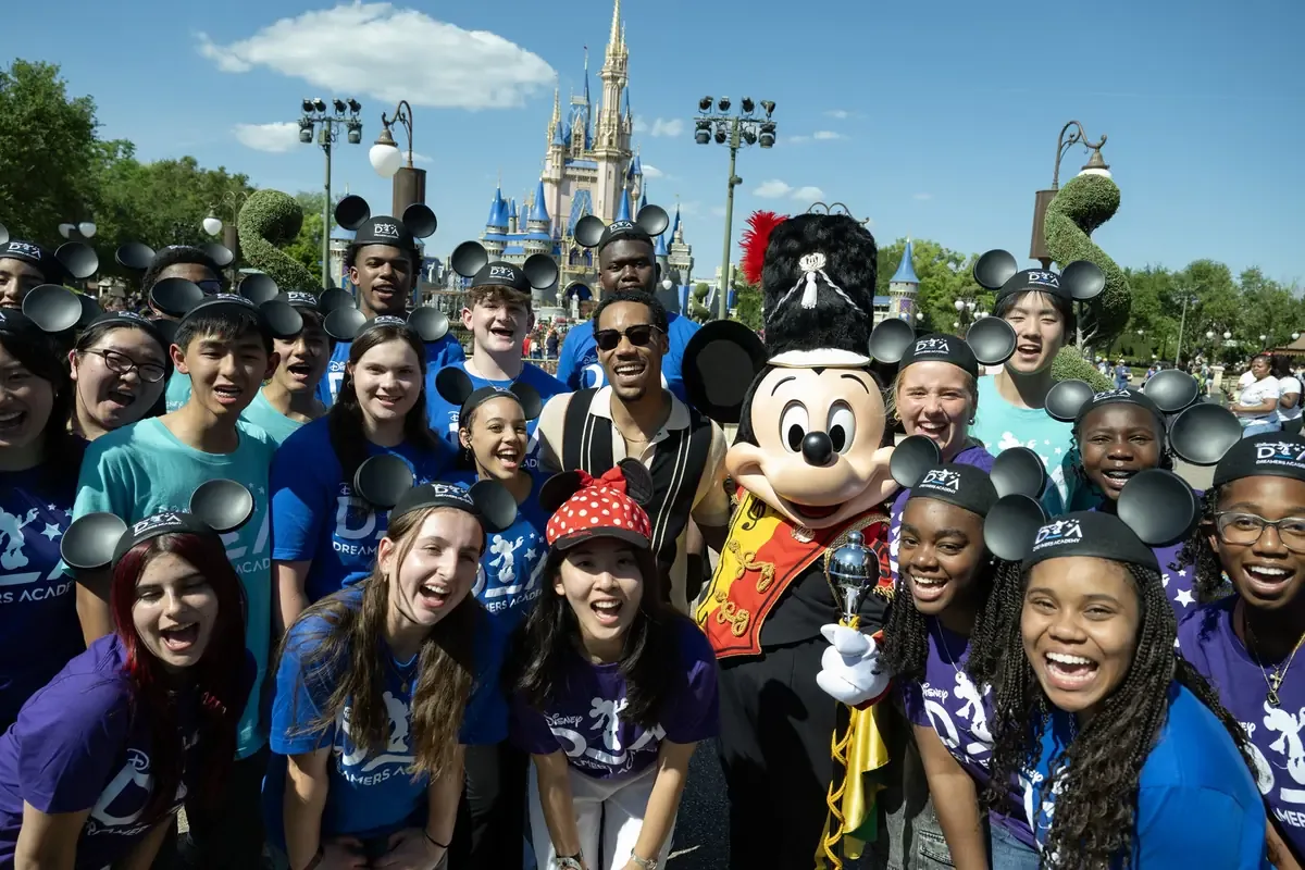 Miles de estudiantes han participado en este programa de mentoría en Disney.