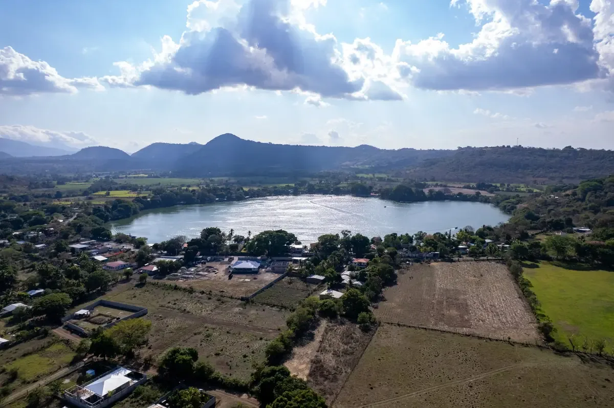 La disputa por la administración del agua genera ingobernabilidad en la comunidad agrícola.