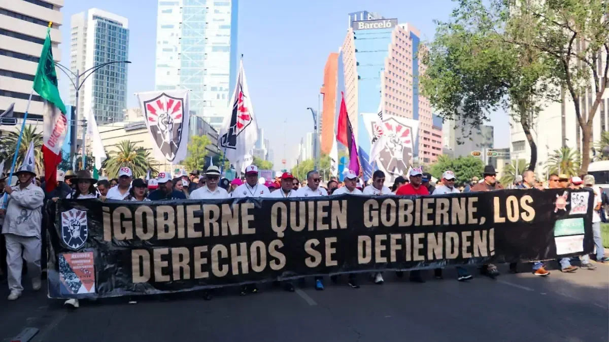Miles de trabajadores exigen mejoras salariales y condiciones laborales en diversas entidades del país.