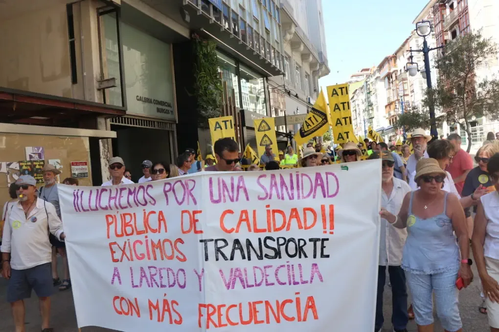 La movilización exige mejoras en el sistema de salud y critica el aumento de listas de espera.