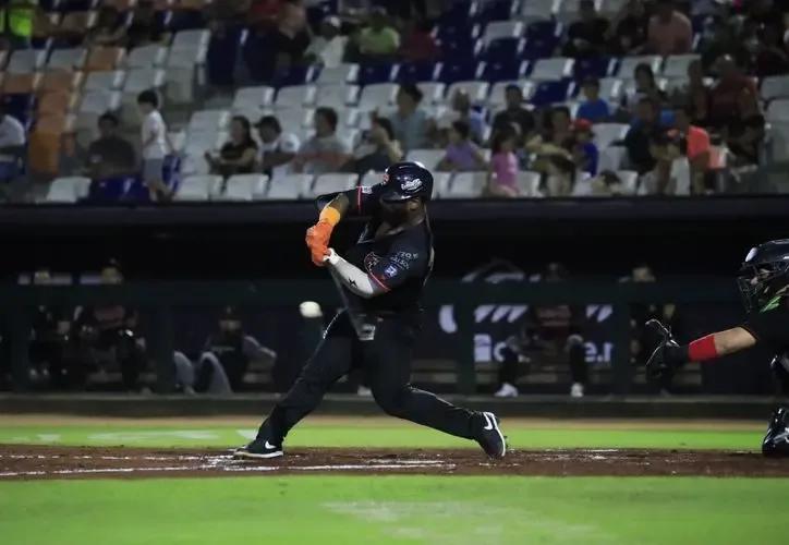 Miles Simington regresa a los Tigres de Quintana Roo para la Temporada 2026 de la LMB.
