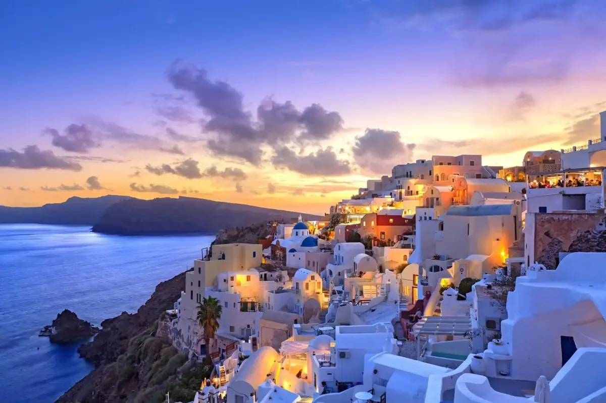 La isla lanza su encanto auténtico, superando a Santorini como destino preferido.